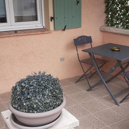 Maisonnette Au Pied De La Garrigue Villa Bernis Luaran gambar