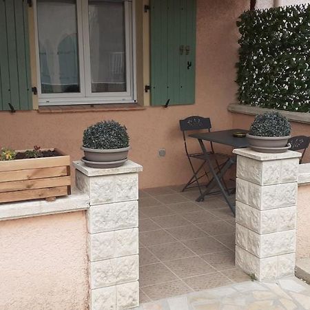 Maisonnette Au Pied De La Garrigue Villa Bernis Luaran gambar