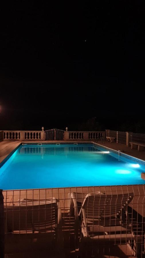 Maisonnette Au Pied De La Garrigue Villa Bernis Luaran gambar