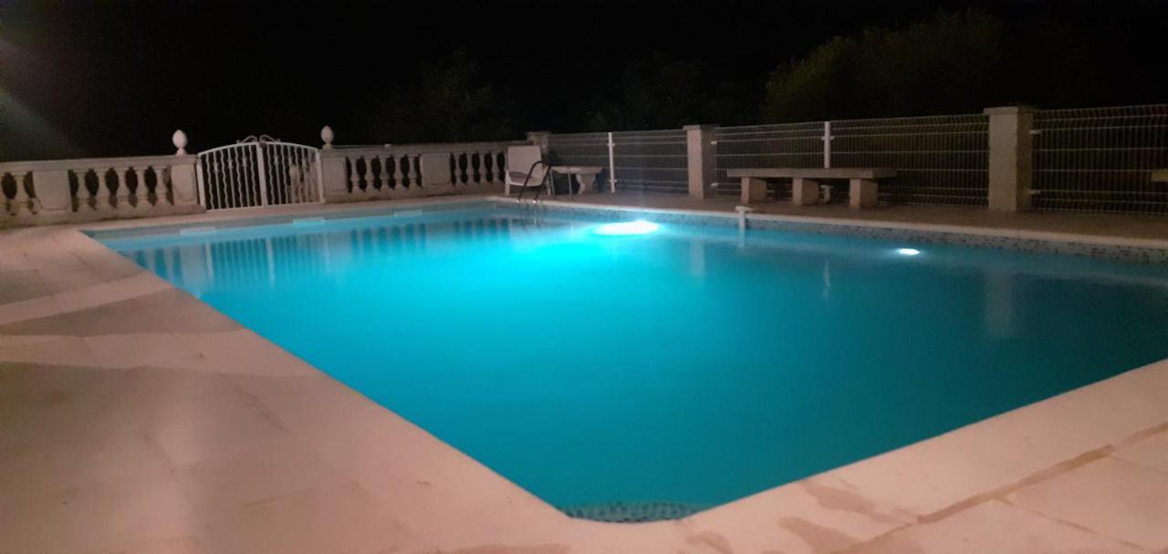 Maisonnette Au Pied De La Garrigue Villa Bernis Luaran gambar