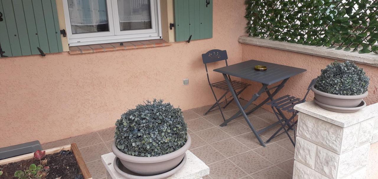 Maisonnette Au Pied De La Garrigue Villa Bernis Luaran gambar