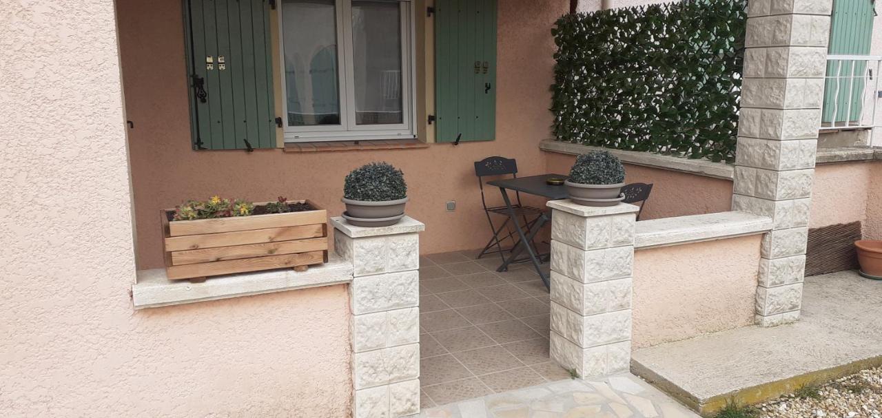 Maisonnette Au Pied De La Garrigue Villa Bernis Luaran gambar